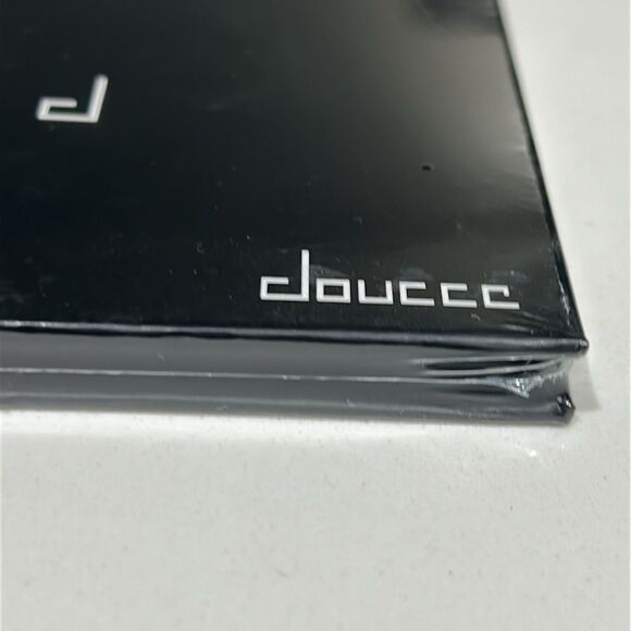 Doucce Pink and Gray Eyeshadow Palette Compact - New Sealed - Picture 5 of 5